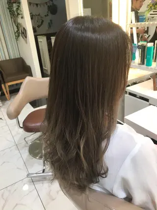 ロング カラー 清藤綾/脱白髪染め 白髪ぼかしハイライトのヘアスタイル