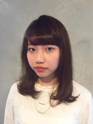 ミディアム カラー クボキ サヤのヘアスタイル