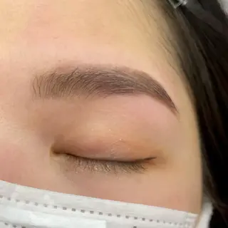 アイブロウ 鍵山 千秋のヘアスタイル