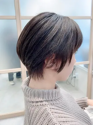 ショート 透明感カラー 山中のヘアスタイル
