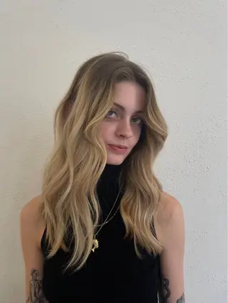 ロング 海外風⚡️/艶カラー 🎀/フェンのヘアスタイル