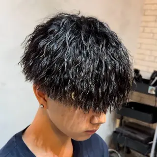 ミディアム パーマ メンズ ツイスパ/ TAKUMIの眉毛・アイブロウイメージ