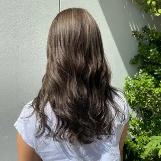 ロング カラー 鈴木 琴乃のヘアスタイル