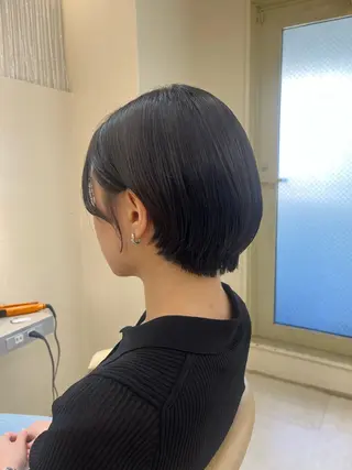 ショート 切りっぱなしボブ/ 艶カラー/綾莉のヘアスタイル