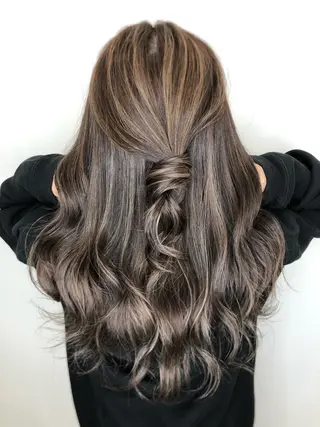 セミロング 手島 カミラのヘアスタイル
