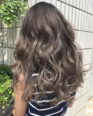 ロング カラー アダチ コウスケのヘアスタイル