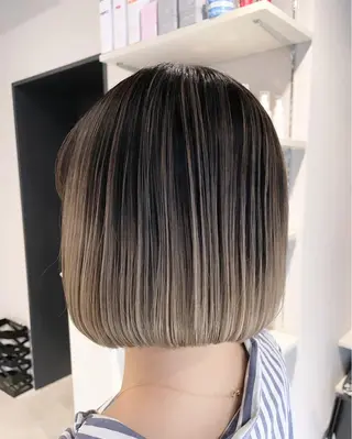 ショート カラー ブリーチ👩🦳/ ✂︎MANAMIのヘアスタイル