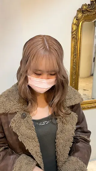 ミディアム 🩶ハイトーン🖤 URARAのヘアスタイル