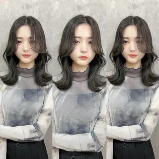セミロング 韓国🇰🇷レイヤー カットオリーブカラーのヘアスタイル