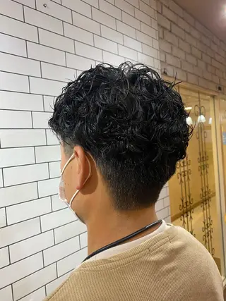 ショート パーマ メンズ TAI透明カラー 柔らかい縮毛矯正のヘアスタイル