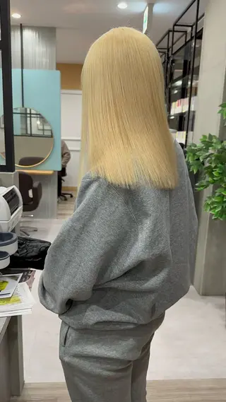 セミロング カラー カワカミ ユウダイのヘアスタイル
