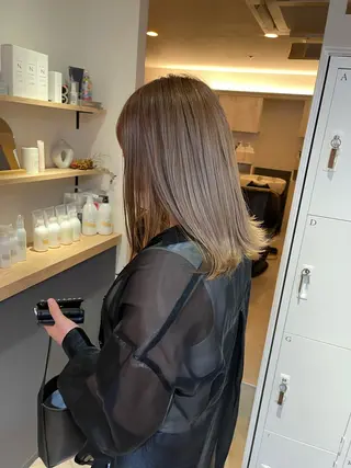 セミロング カラー UMEDA FIGAROのヘアスタイル