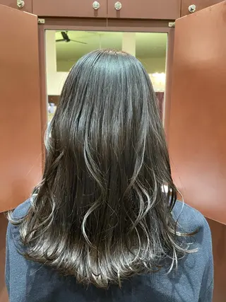 セミロング 井上 真里奈のヘアスタイル