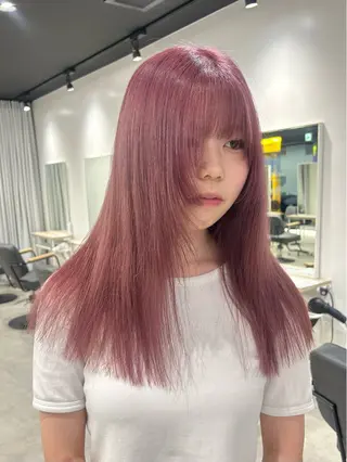 セミロング 透け感ベージュ ／ミハルのヘアスタイル