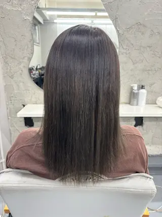 セミロング カラー 腰越 麻奈のヘアスタイル