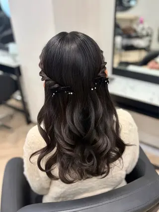 セミロング ヘアアレンジ 𝒎𝒐𝒆🩰 名駅/ヘアメ/暖色♡のヘアスタイル