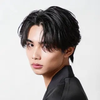 ミディアム パーマ メンズ メンズフェザー毛流れ パーマASHU渋谷のヘアスタイル