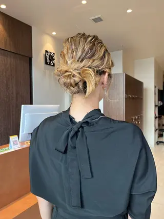 ミディアム ルナ｜縮毛矯正 ×デザインカラー🥝のヘアスタイル