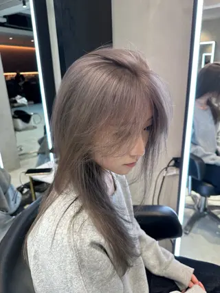 ロング カラー レイヤーカット 透明感カラーのヘアスタイル