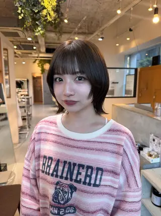 ショート ウラベヨシカ 似合わせカットカラーのヘアスタイル