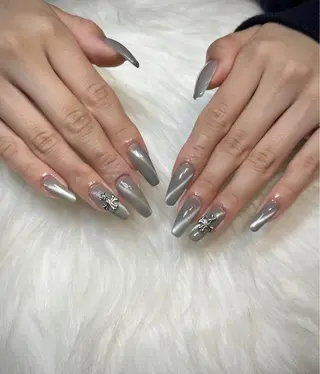 ネイル 白鳥 結愛のネイルデザイン