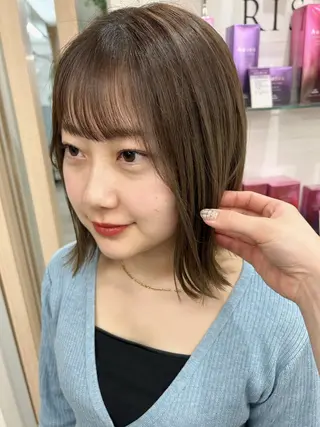 ミディアム 透明感カラー レイヤー/むつきのヘアスタイル