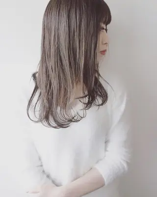 ミディアム 吉本 知弘のヘアスタイル