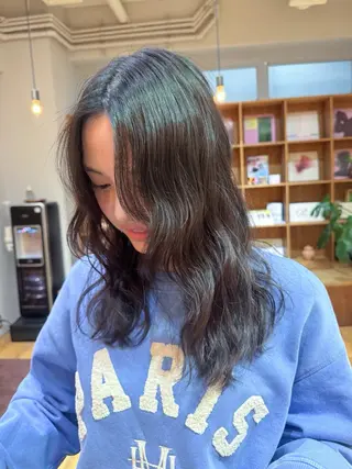 ミディアム パーマ 大橋 芽衣のヘアスタイル