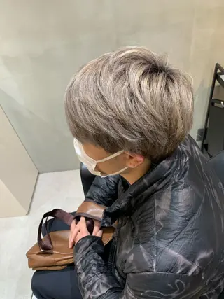 ショート カラー 白髪ぼかしハイライト 柳川拓哉のヘアスタイル