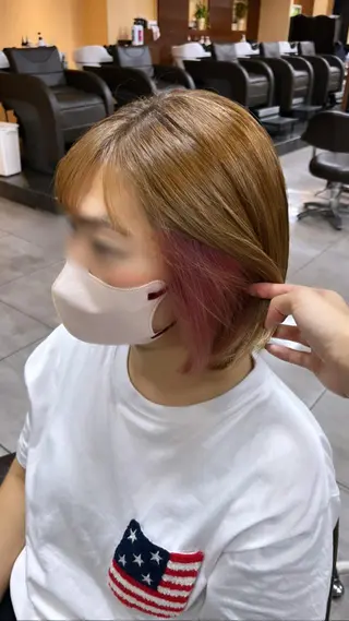 ショート カラー ヘアアレンジ インナー×縮毛矯正 ピンクカラー澤井里菜のヘアスタイル