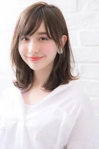 ミディアム 佐々木 綾のヘアスタイル