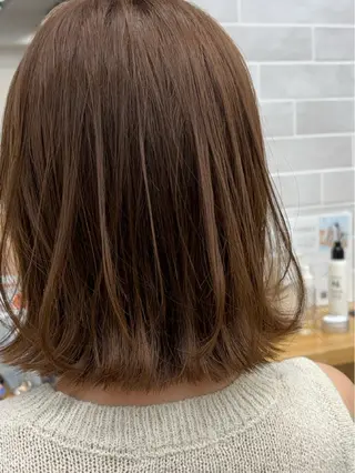 セミロング レイヤー・カット モデル・透明感カラーのヘアスタイル