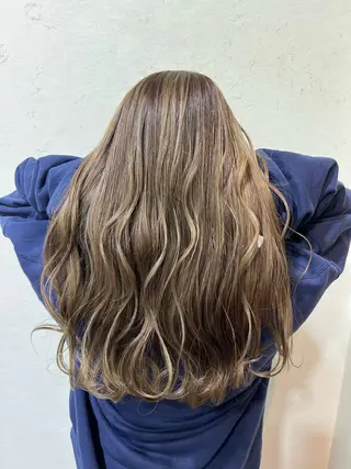 ロング カラー mana .のヘアスタイル