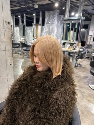 ショート カラー ハイトーン 横浜💞ミオのヘアスタイル