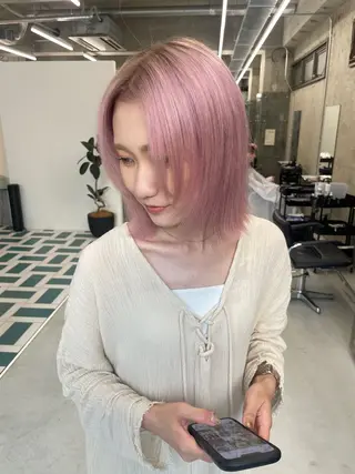 ミディアム ボブ/ハイトーン YUIのヘアスタイル