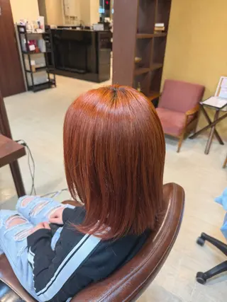 ショート カラー 岸田 奈々／ 艶髪／トレンドカラーのヘアスタイル