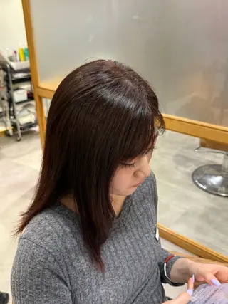 カラー チョウ シモのヘアスタイル