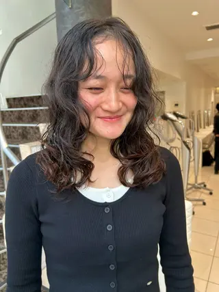 ミディアム パーマ オオタ ユイナ🌈のヘアスタイル