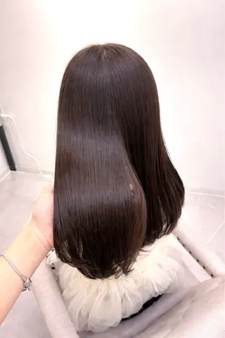 カラー ミディアムレイヤー/ 艶カラーNorikaのヘアスタイル