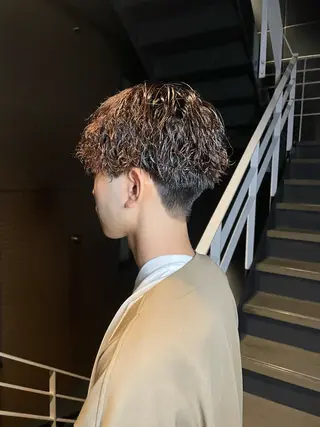 ショート パーマ メンズ 青髪特化🩵 ダブルカラーのヘアスタイル