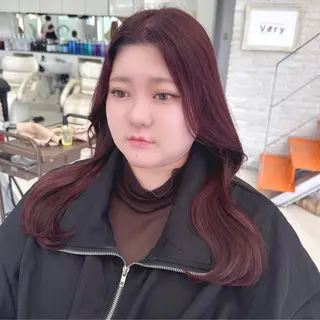 ロング カラー 岩戸優奈 束感まつげ ピンク/ベージュのヘアスタイル