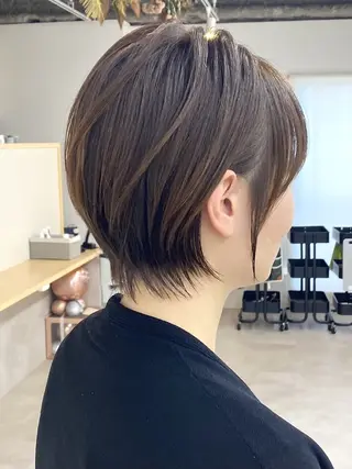 ショート カラー 艶カラー/レイヤー/ ハイトーン/まなみのヘアスタイル