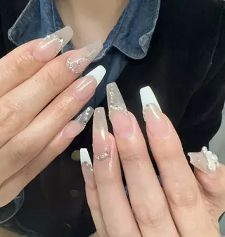 ネイル &ME ネイルサロンのネイルデザイン