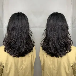 セミロング パーマ レイヤーカット/ 艶カラー/RYOMAのヘアスタイル