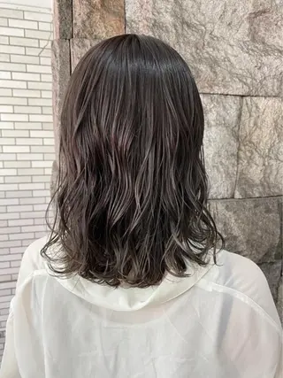 ミディアム カラー 蓮見  友里のヘアスタイル
