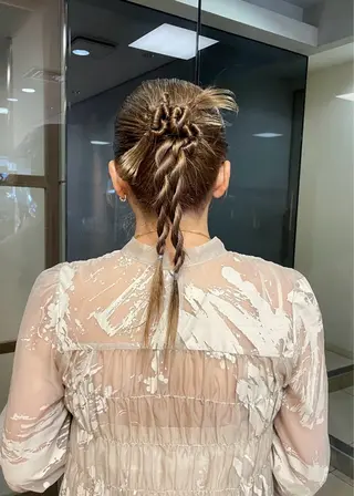 ヘアアレンジ 垢抜け小顔レイヤー オリーブ/スミレのヘアスタイル