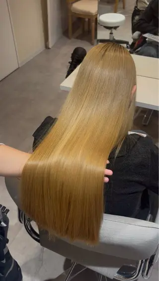 ロング カラー 岩本 亜美のヘアスタイル