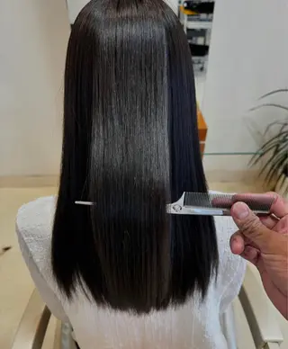 ロング 岡田 駿也のヘアスタイル