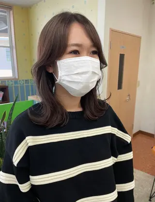 ミディアム カラー yui .のヘアスタイル