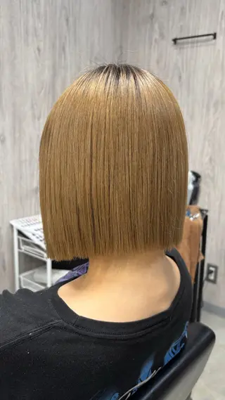 ショート カラー かの／GiseL／ ハイトーン／ブリーチのヘアスタイル